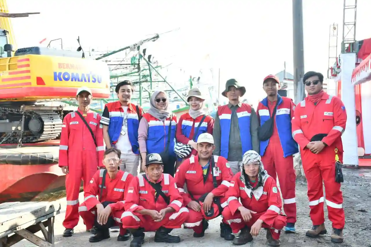 Bersihkan Pantai Eretan, Pertamina Balongan Tunjukkan Kepedulian Lingkungan