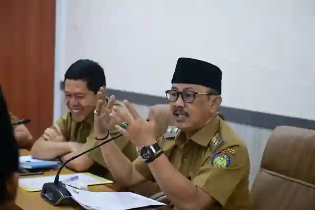 syaefudin terima forum honorer indramayu