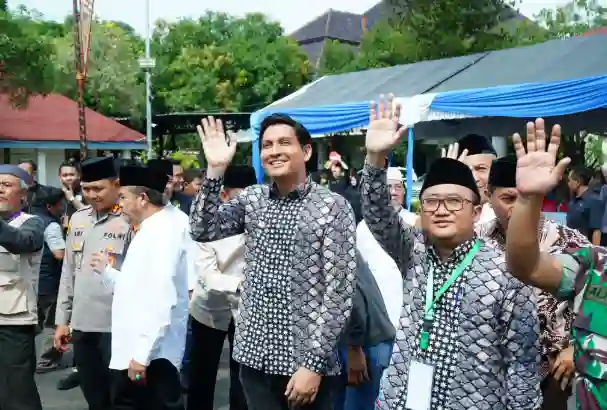 bupati lucky hakim lepas calon jemaah haji