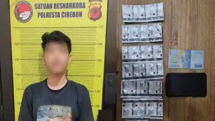 pemuda di cirebon jualan trihex