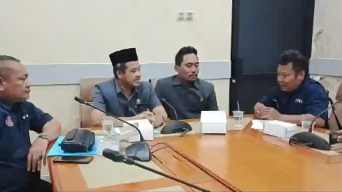 jurnalis ke ketua dprd indramayu
