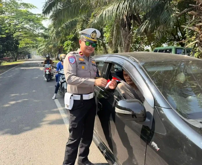 Aksi Simpatik Satlantas Indramayu Sambut HUT RI ke-80