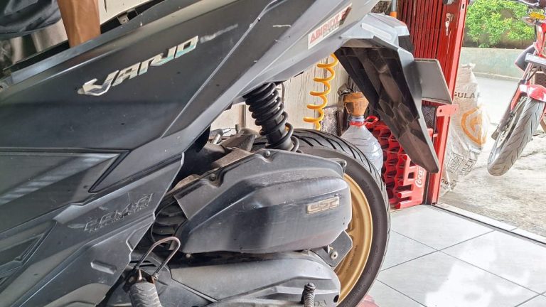 Sokbreker Motor Bocor Saat Hujan, Ini Cara Mengatasinya