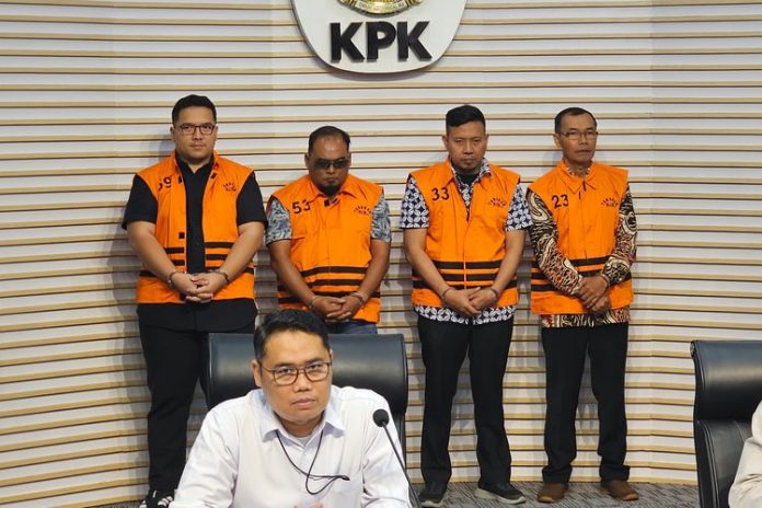 Attachment for KPK Tahan 21 Tersangka Kasus Dana Hibah Jatim, Mulai Anggota DPR Anwar Sadad hingga Mantan Ketua DPRD Jatim Kusnadi
