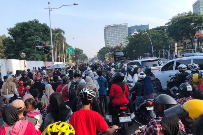 Attachment for Antusias Masyarakat Serbu Monas untuk Rayakan HUT ke-80 TNI