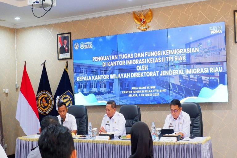 ASN Imigrasi Siak Dapat Peningkatan Layanan PRIMA dari Kakanwil Riau