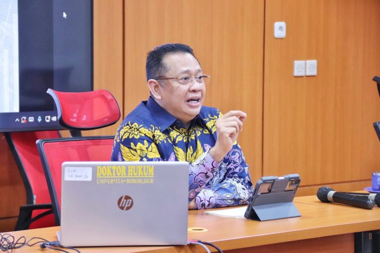 Kuliah Doktor Ilmu Hukum, Bamsoet Soroti Reformasi Internal Partai