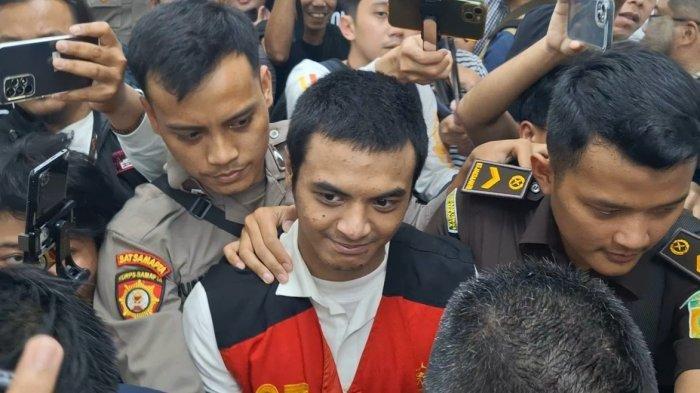 BERITA TERKINI: Vadel Badjideh Divonis 9 Tahun dan Denda Rp 1 M, Ibunya Pingsan