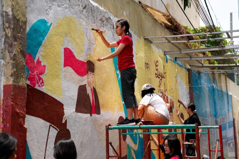 Hari Pahlawan: UC Ajak Warga Surabaya Hidup Sehat dengan Tempe dan Mural