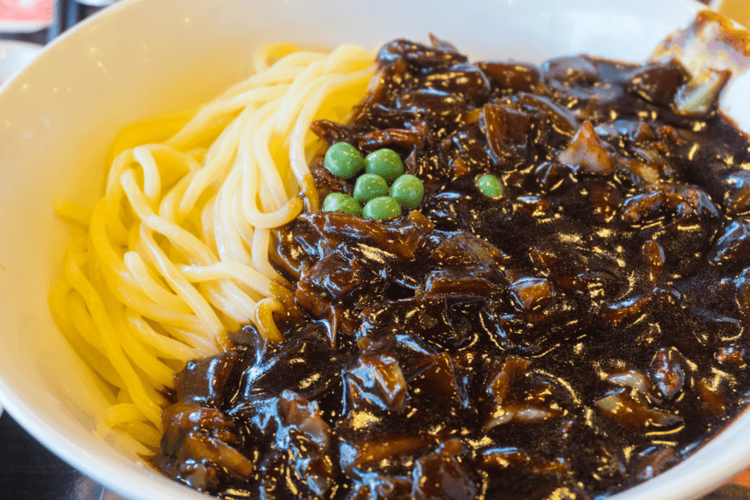 Jajangmyeon, Mie Hitam dari Imigran yang Kini Jadi Ikon Kuliner Korea