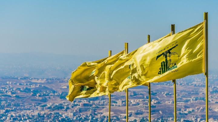 Pemakaman Komandan Hizbullah Disambut Ratusan Pendukung