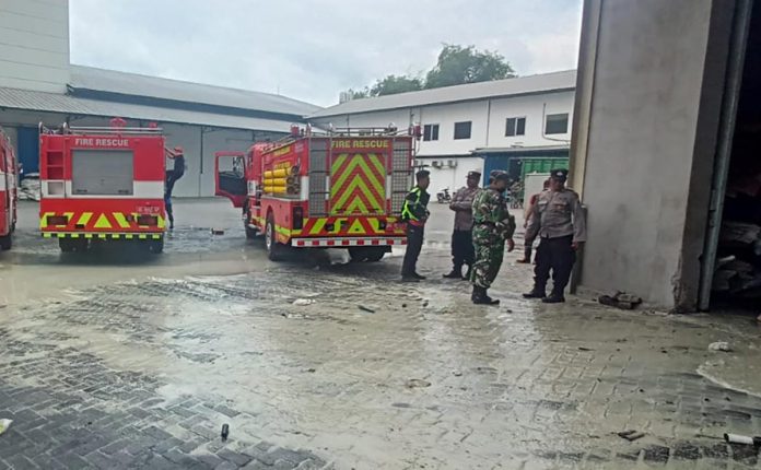 Attachment for Gudang Bangunan di Pare Kediri Terbakar, Kerugian Capai Rp 2,5 Miliar