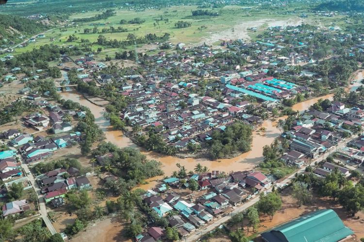 Ratusan Jiwa Melayang Akibat Banjir Sumatera, WALHI Kritik Aktivitas PT Toba Pulp Lestari