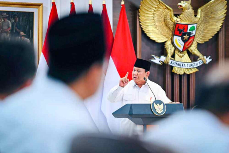 Prabowo Turunkan Tangan Akhiri Perselisihan Larangan Polisi Jabat Jafung K/L