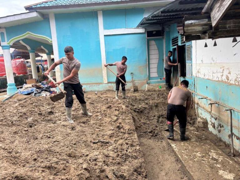 Polda Sumut Bersihkan Masjid dan Rumah Warga, Buka Akses Sumur Bor di Batangtoru