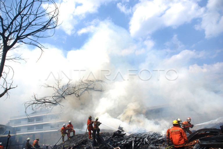 Kronologi Kebakaran Gudang Bareng Jombang, Serbuk Kayu Percepat Api Membesar
