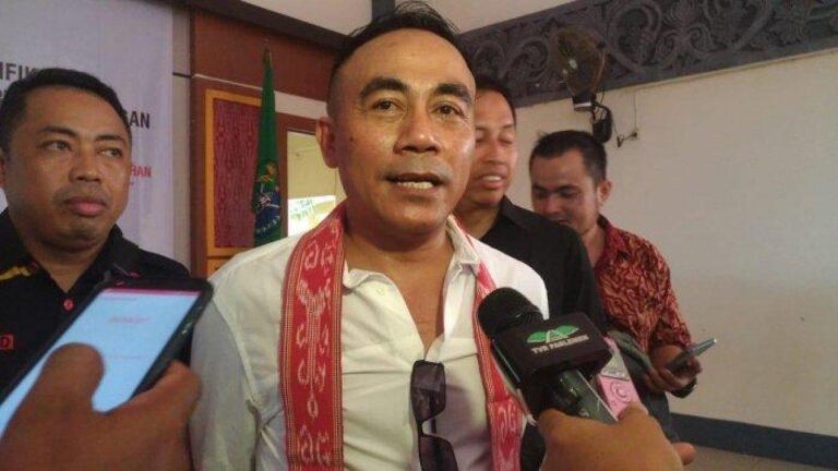 Wagub Kalbar Ajak Dedi Mulyadi Bangun Daerah dengan APBD Rp6 Triliun: “Saya Cium Lututnya”