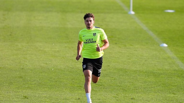 Julian Alvarez saat berlatih di markas Atletico Madrid pekan lalu. Foto: Europa Press via Getty Images/Europa Press Sports
