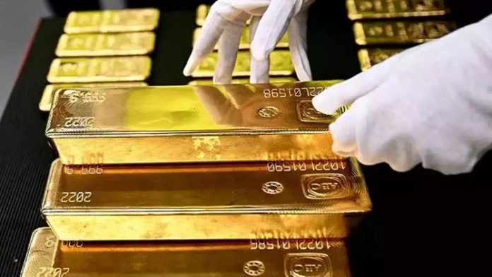 Emas Stabil di Jalur Kenaikan Mingguan, Dolar AS Melemah
