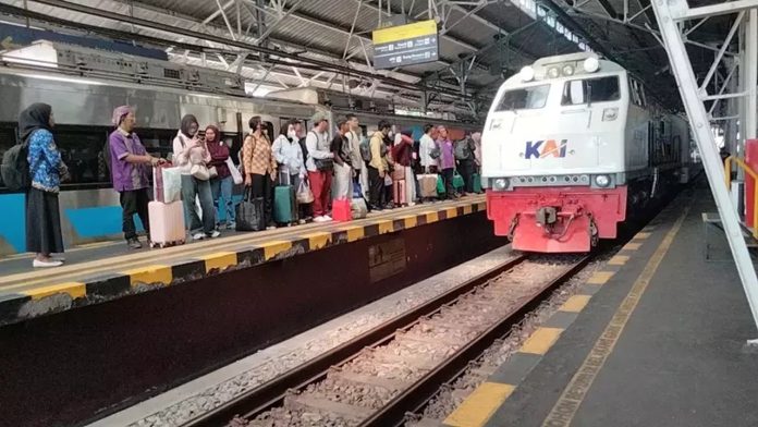 Gempa 3,5 M Guncang Yogyakarta, 20 Kereta Api Sempat Berhenti Gempa 3,5 M Guncang Yogyakarta, 20 Kereta Api Sempat Berhenti
