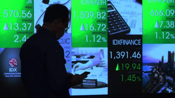 IHSG Ditutup Menguat di Tengah Kenaikan Harga Minyak dan Sanksi Baru Iran