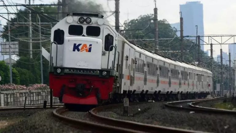 Kajian Jalur Kereta Sumatra, Kalimantan, dan Bali: Prioritas Pembangunan Masih Menanti