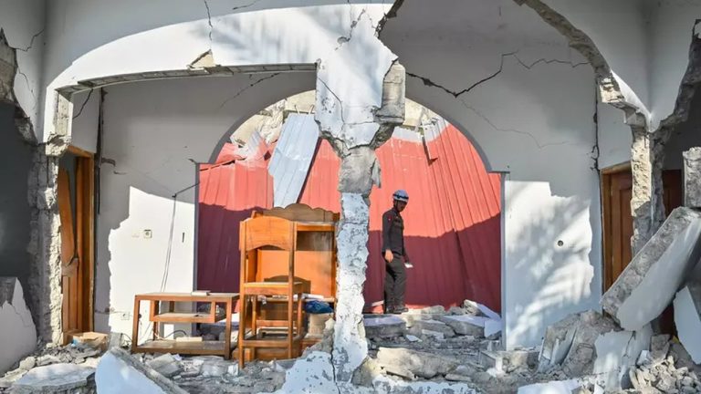Kemenkes Dirikan RS Lapangan dan Pastikan Stok Obat untuk Korban Gempa NTT