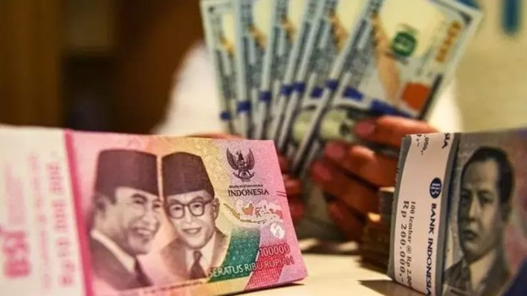 Rupiah Perkasa Jelang Akhir Pekan, Sentuh Rp 17.694 per Dolar AS