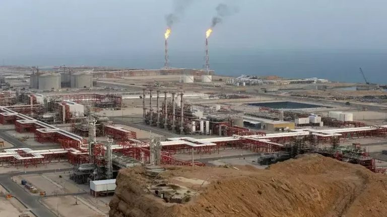 Tajikistan Cari Pasokan Minyak ke Iran Akibat Krisis di Rusia